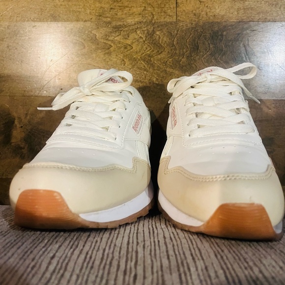 Reebok Women’s Classic Leather Sneaker - Picture 6 of 8